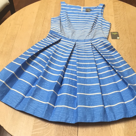 Blue and white stripped pleated dress - Picture 5 of 9